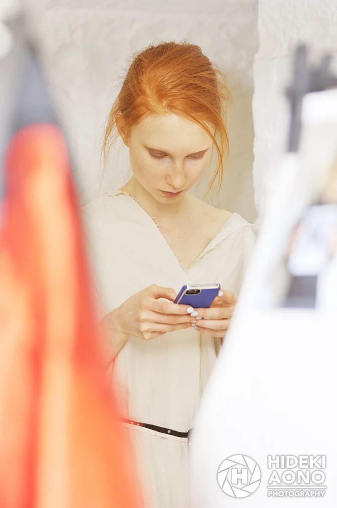 Hideki Aono Cellphone 06 — Beauty and the Cellphone