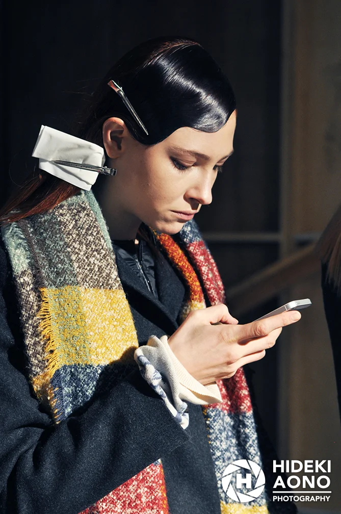 Hideki Aono Cellphone 20 — Beauty and the Cellphone