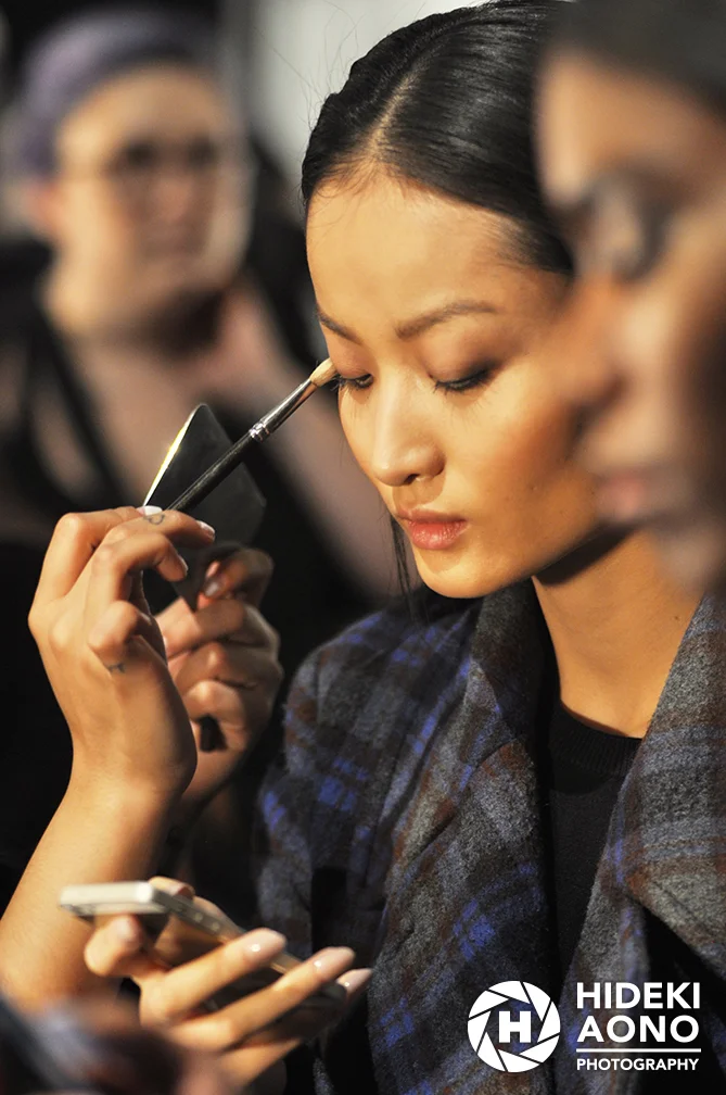 Hideki Aono Cellphone 21 — Beauty and the Cellphone