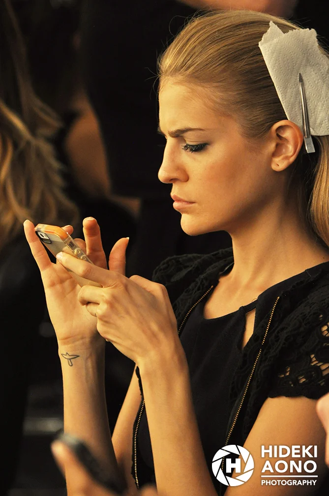 Hideki Aono Cellphone 24 — Beauty and the Cellphone